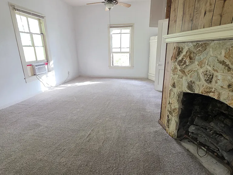 310 E Noble Ave — Photo 4