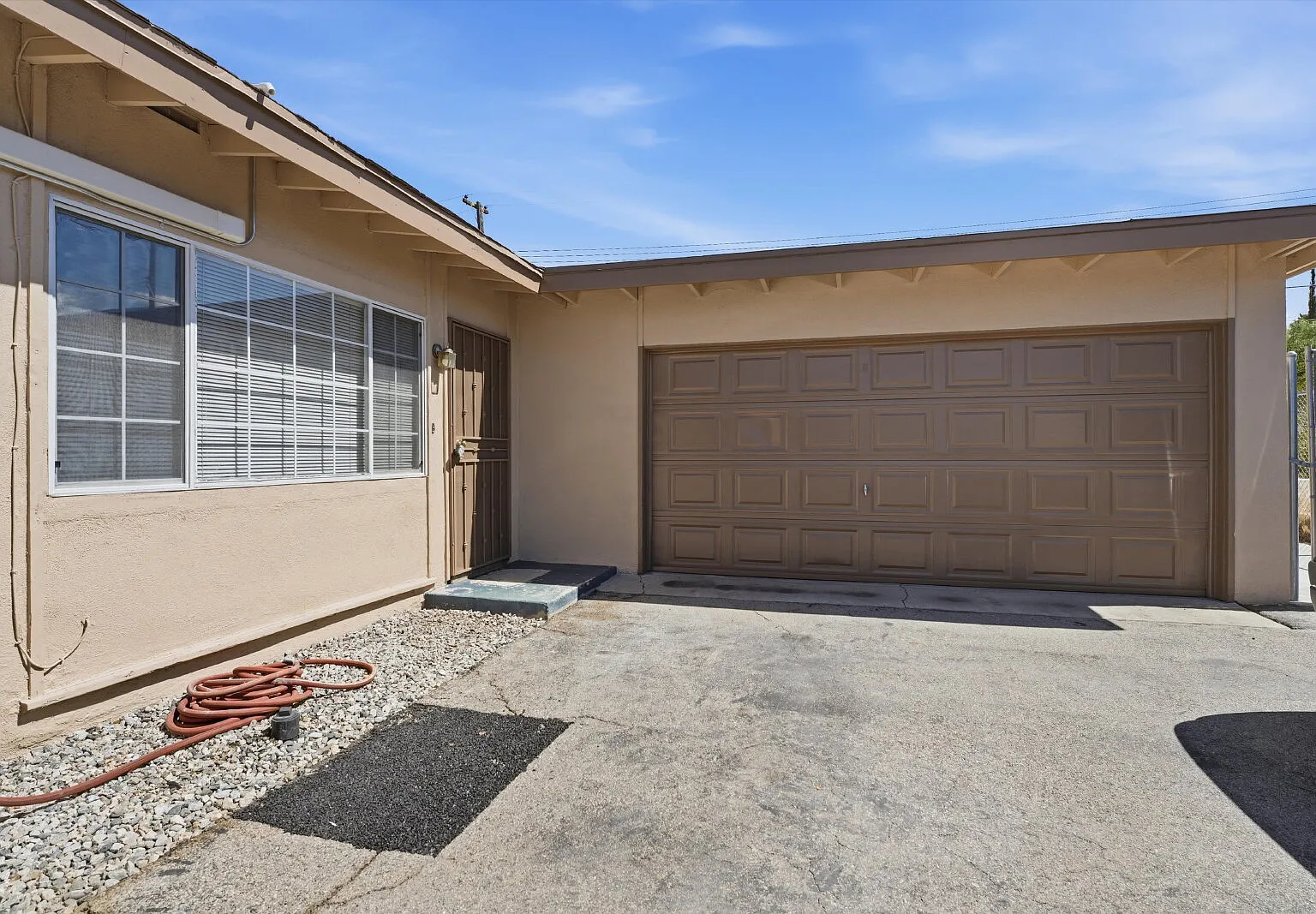 3 bed, 2.0 bath, 959 sqft, $2,600 — Photo 3