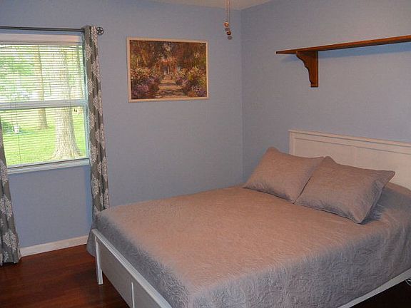 2nd image of 128 Robin Ln