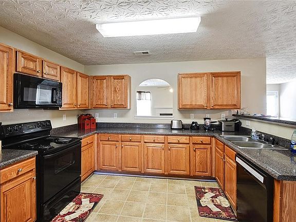4th image of 3716 Bondurant Dr