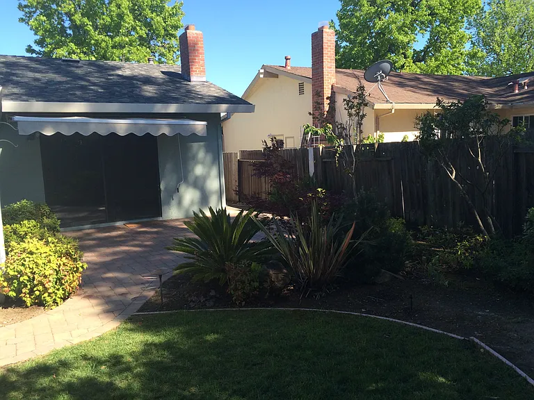 Poplar Ave — Photo 11