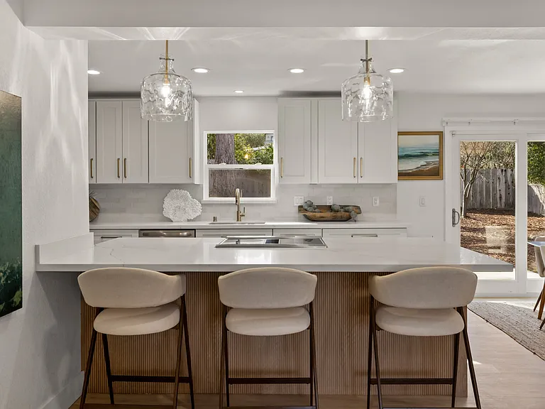 721 Oak St — Photo 2