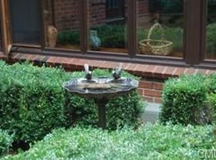 1 Applewood Dr, Shelton, CT 06484