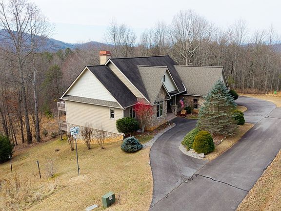 2nd image of 163 Yellow Maple Ln