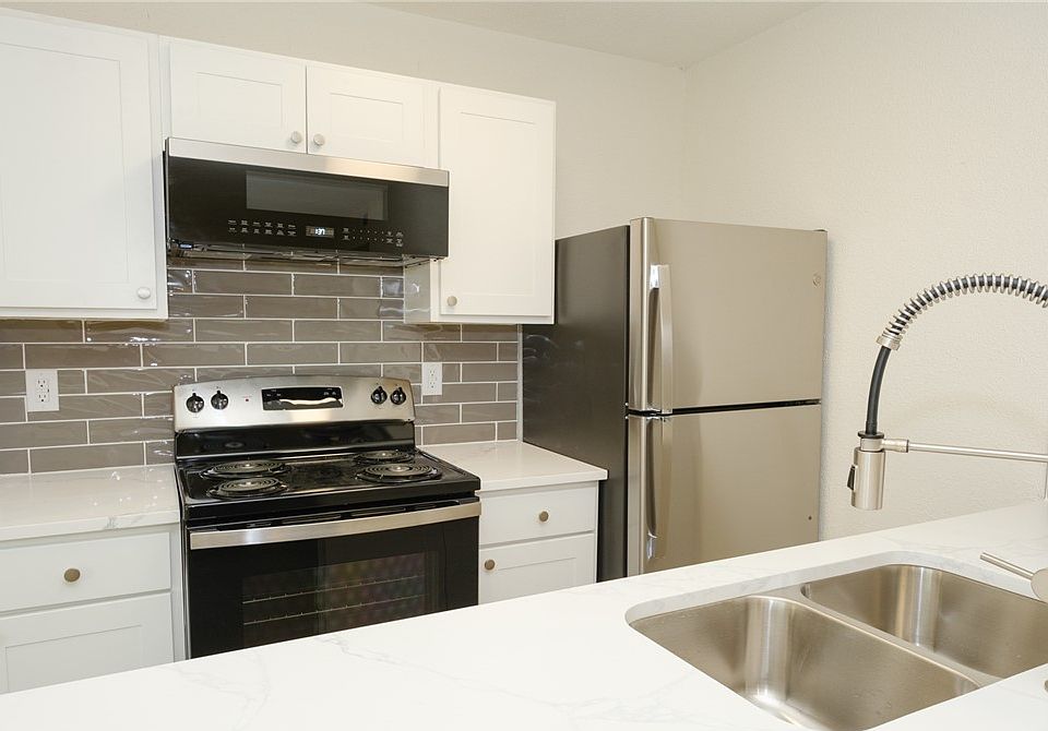 1st image of 1500 Alpine Cir APT A