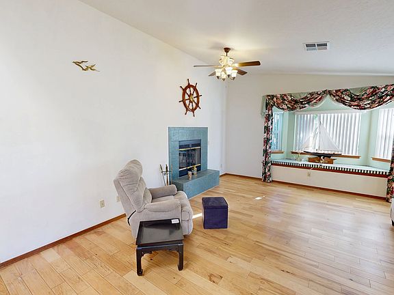 4th image of 1389 Glenwood Dr