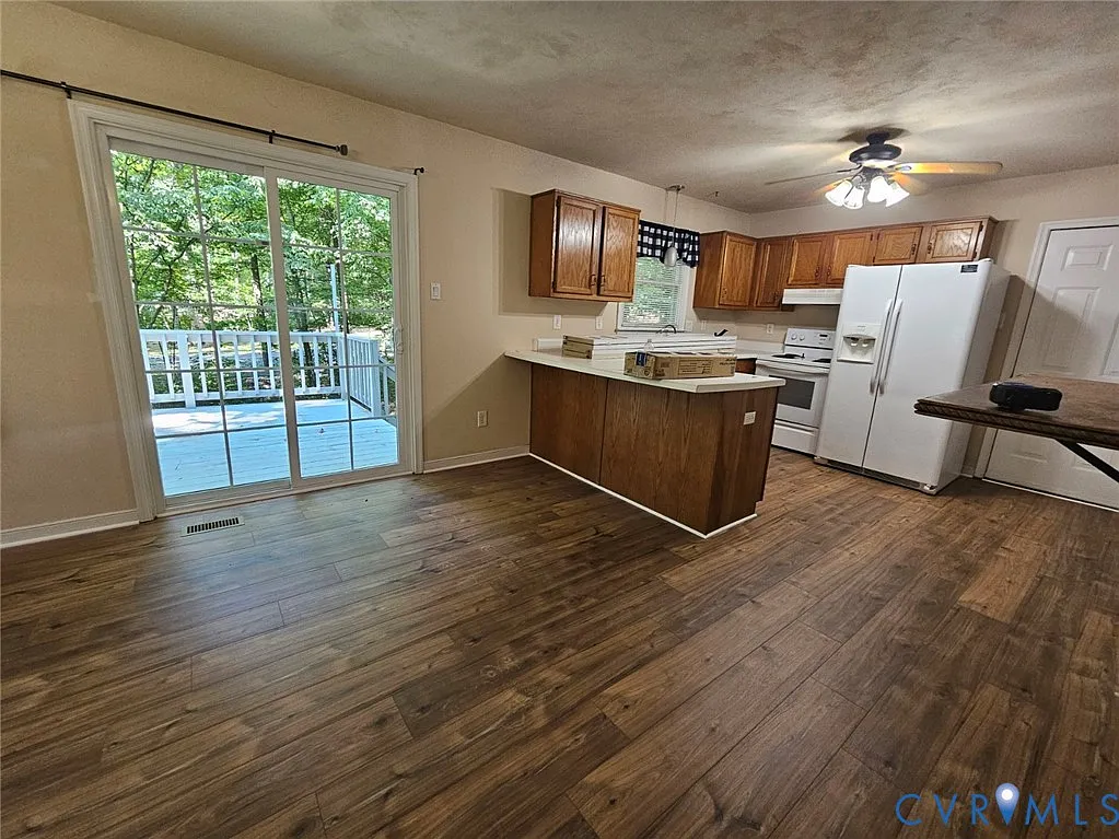 4 bed, 2.0 bath, 1615 sqft, $2,200 — Photo 4