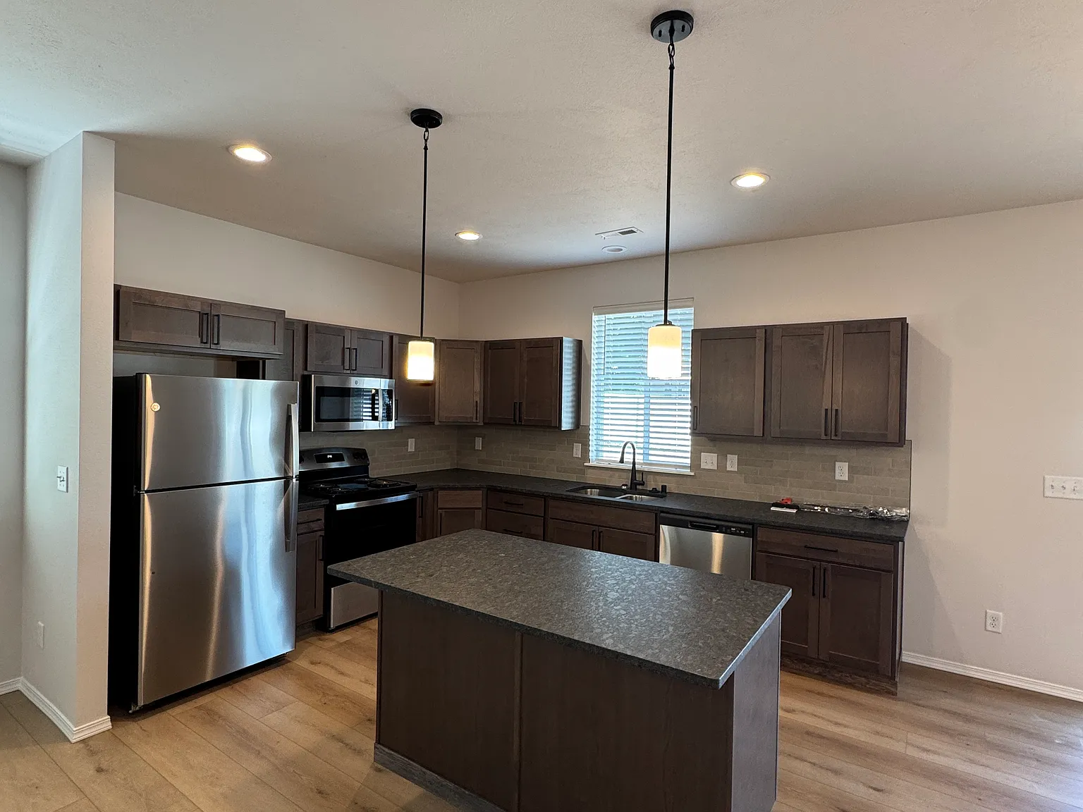 3 bed, 1498 sqft, $2,595 — Photo 4