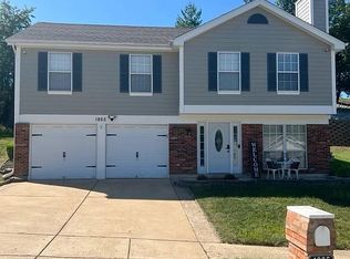 1865 Fox Pointe Dr, Arnold, MO 63010