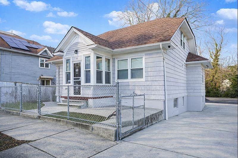 1st image of 99 Stanley Ave