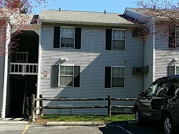 2nd image of 14 Lexington Hl Unit 11