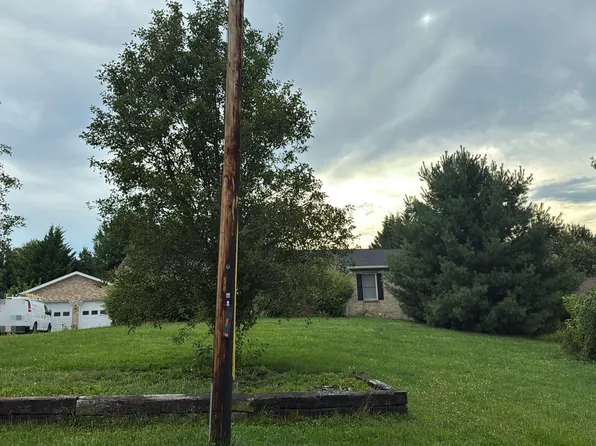 11998 Mentzer Gap Rd, Waynesboro, PA 17268