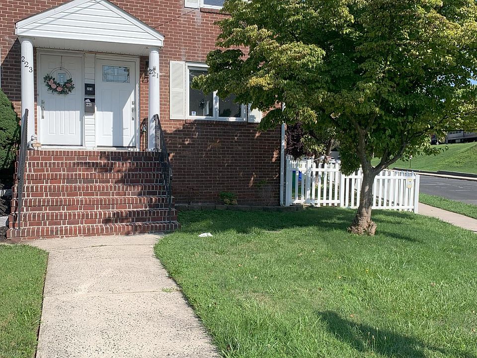 1st image of 221 Livingston Ave