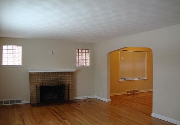3rd image of 6211 Nottingham Ave #1