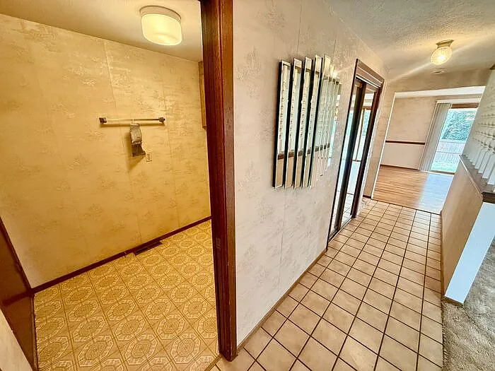 3 bed, 2.0 bath, 1556 sqft, $2,225 — Photo 3