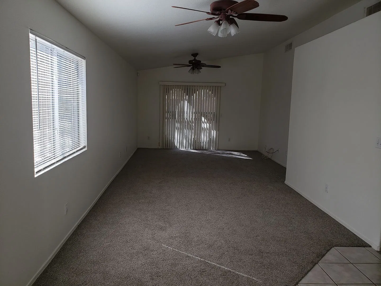 3 bed, 2.0 bath, 1344 sqft, $1,639 — Photo 3