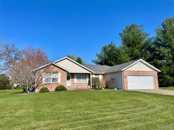 10 Lindenwood Dr, Litchfield, IL 62056