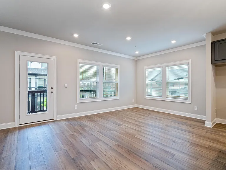 713 Mulberry Walk — Photo 10