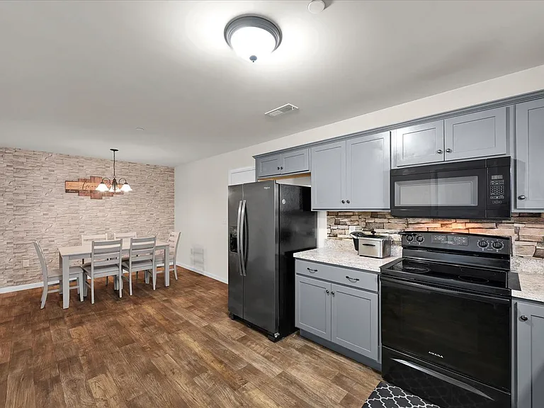 721 Farmwood Ln — Photo 8