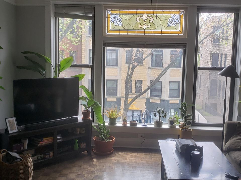 1st image of 726-728 W Briar Pl #726-2