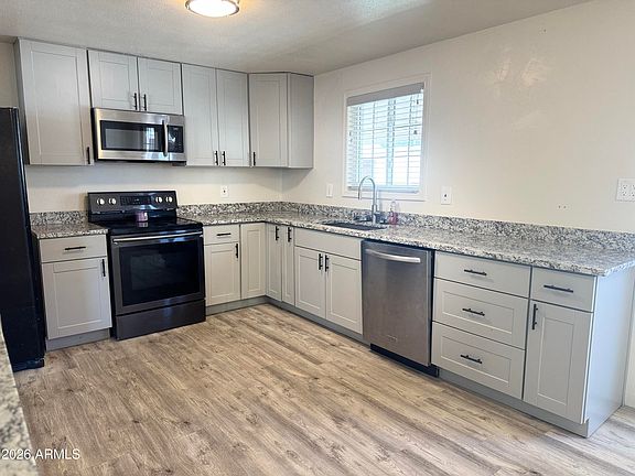 4th image of 218 W HARTFORD Road