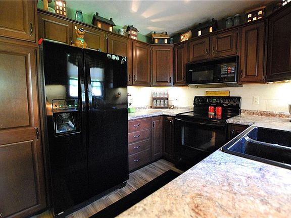 5th image of 3315 Pinewood Dr