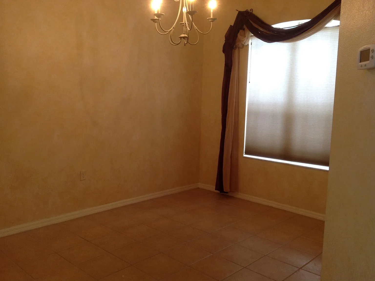 3 bed, 1915 sqft, $2,395 — Photo 3
