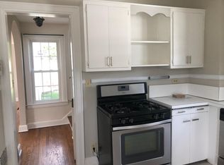 8 Roller Rd, Charleston, WV 25314