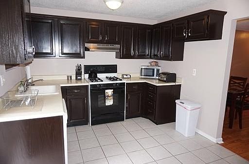 3rd image of 411 Farrwood Dr