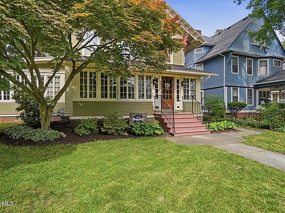 3rd image of 2347 Robinwood Ave