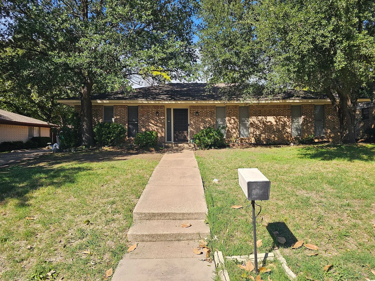 Beautiful 4 Bedroom, 3 Bath Home with Spacious Backyard & Covered Gazebo! — Photo 2