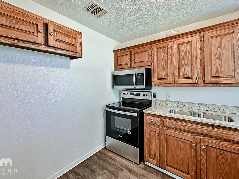 404 Lanola Ct — Photo 6