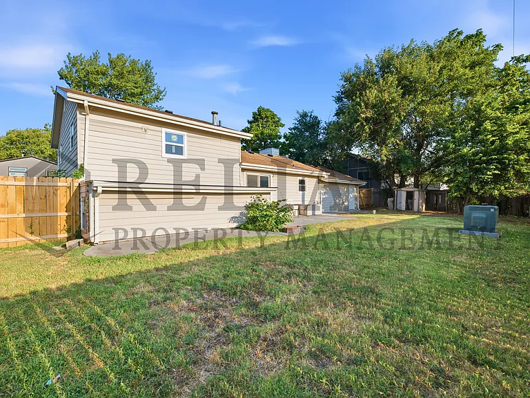 322 S Jonathan St — Photo 8