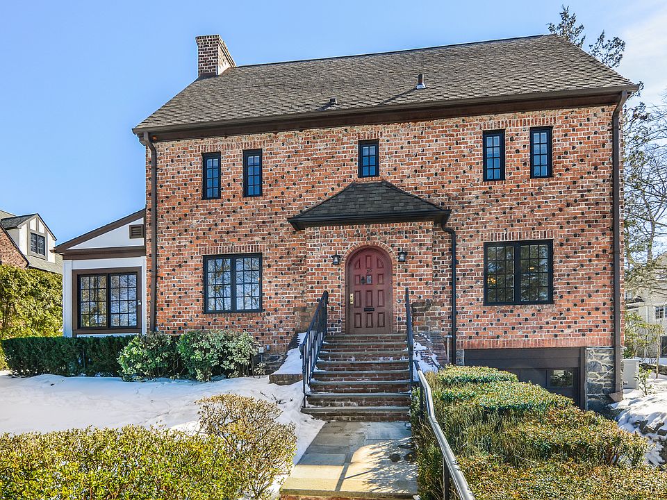 1st image of 20 Lansdowne Dr