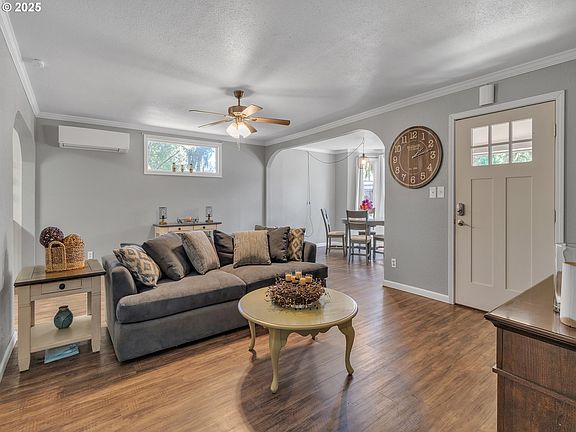 5th image of 368 NE Yamhill St