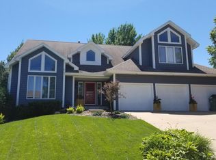 2160 Parkwood Hills Dr NE, Rochester, MN 55906