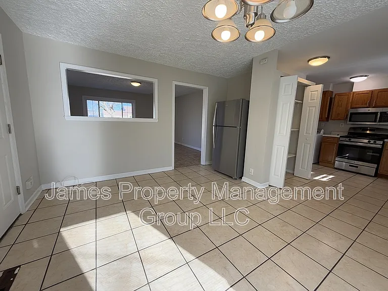 1004 Oakland Dr — Photo 8