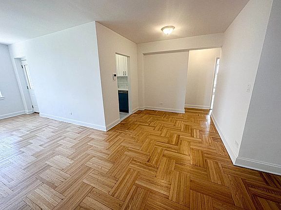 2nd image of 3850 Hudson Manor Ter Floor 5