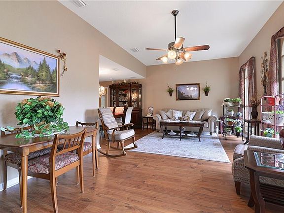4th image of 2522 Lake Front Dr