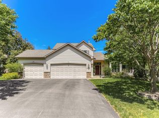 1290 Wildflower Ln, Chaska, MN 55318