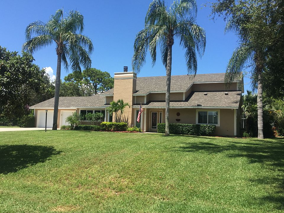 2nd image of 2975 NE Loquat Ln