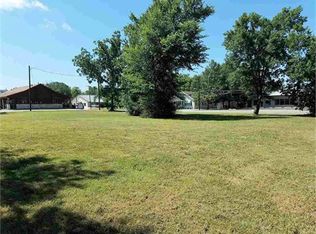 305 E Yeagua St, Groesbeck, TX 76642