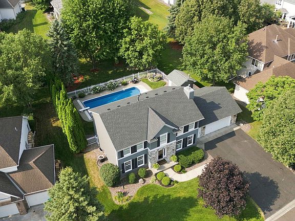 2nd image of 352 Wyndham Cir E