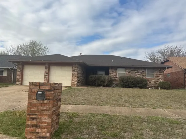 1113 NW 7th St, Moore, OK 73170