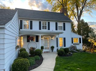 1215 Farwell Dr, Madison, WI 53704