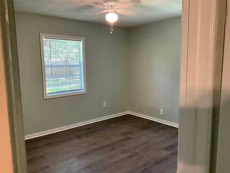 3056 Woodview Dr — Photo 5