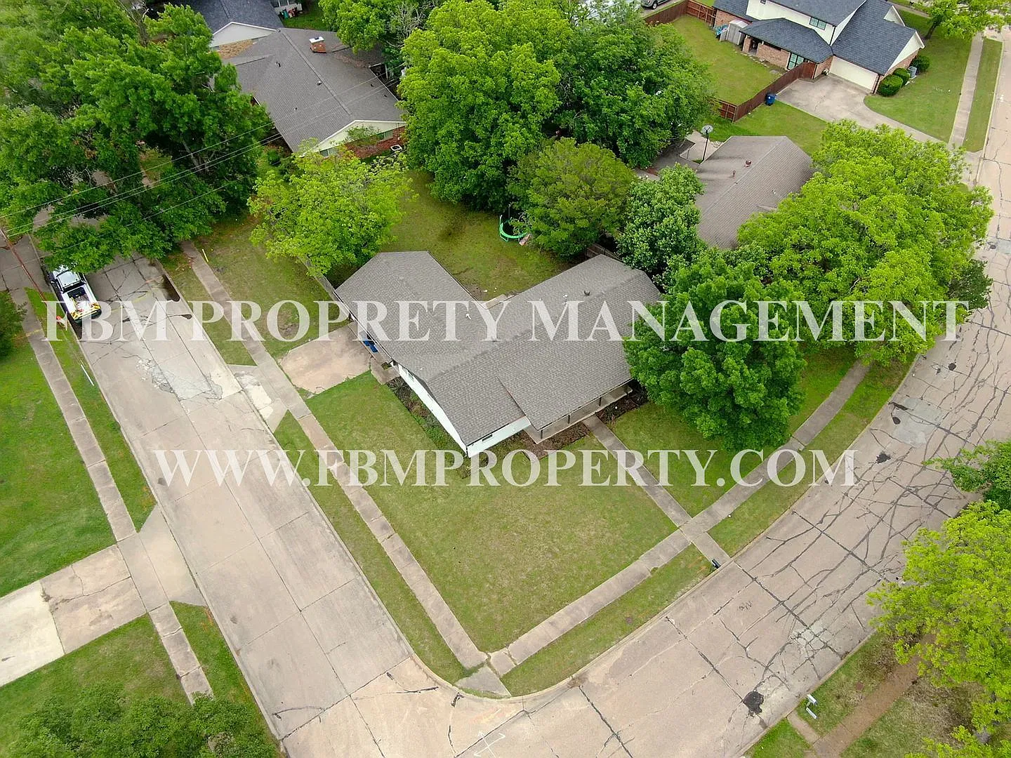 4 bed, 2.0 bath, 1665 sqft, $2,100 — Photo 2