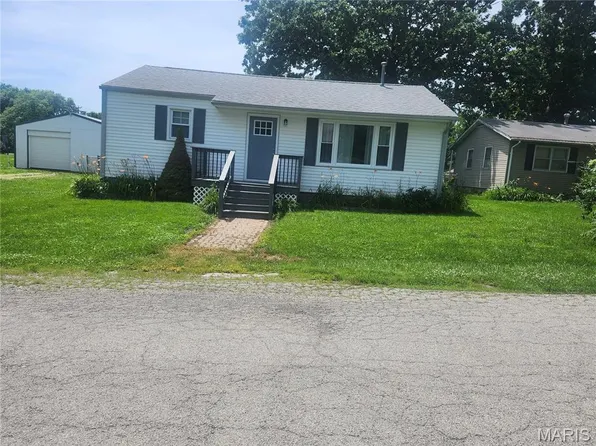 106 S Pearl St, Bowling Green, MO 63334