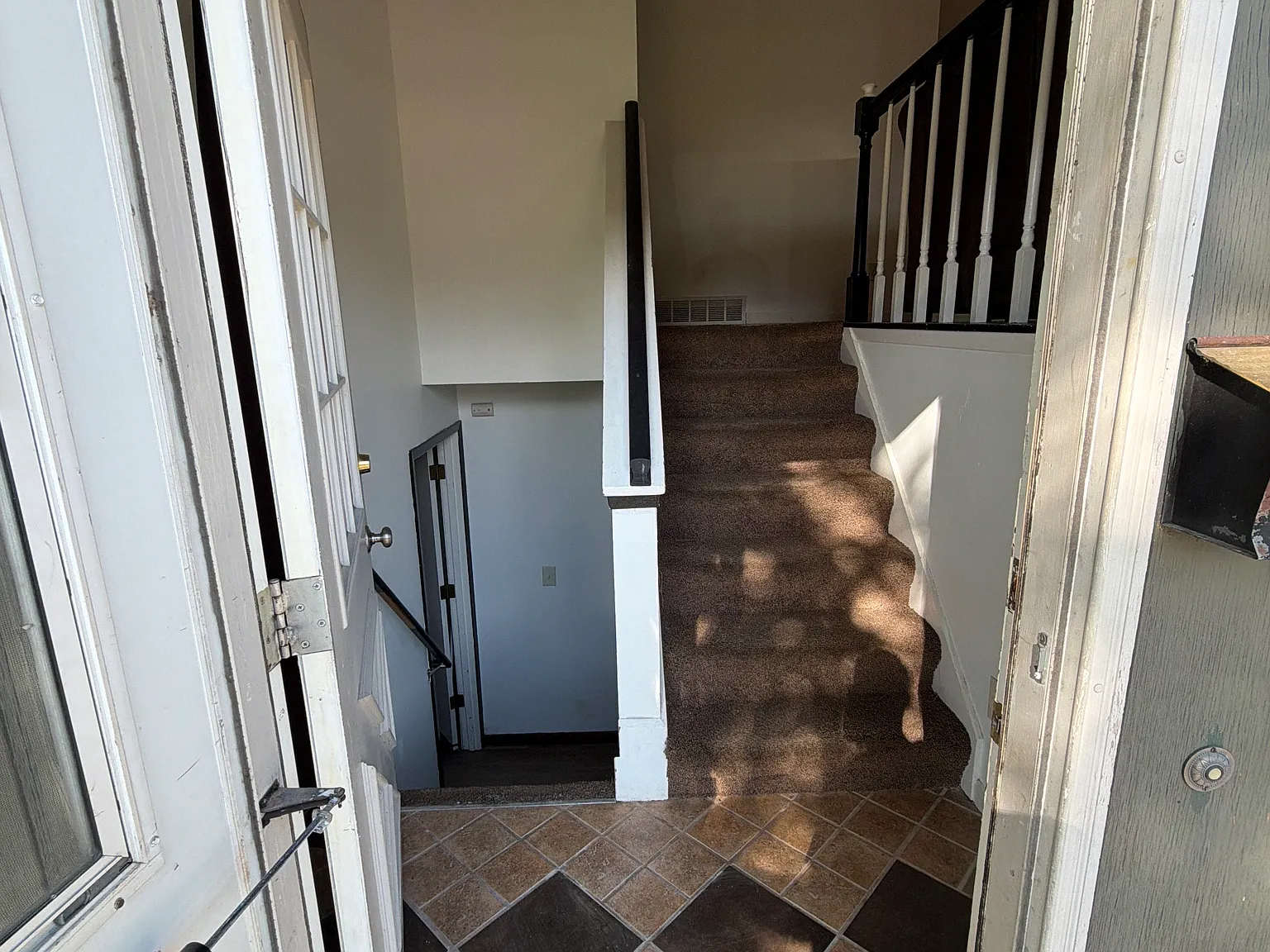 4 bed, 1644 sqft, $2,100 — Photo 2