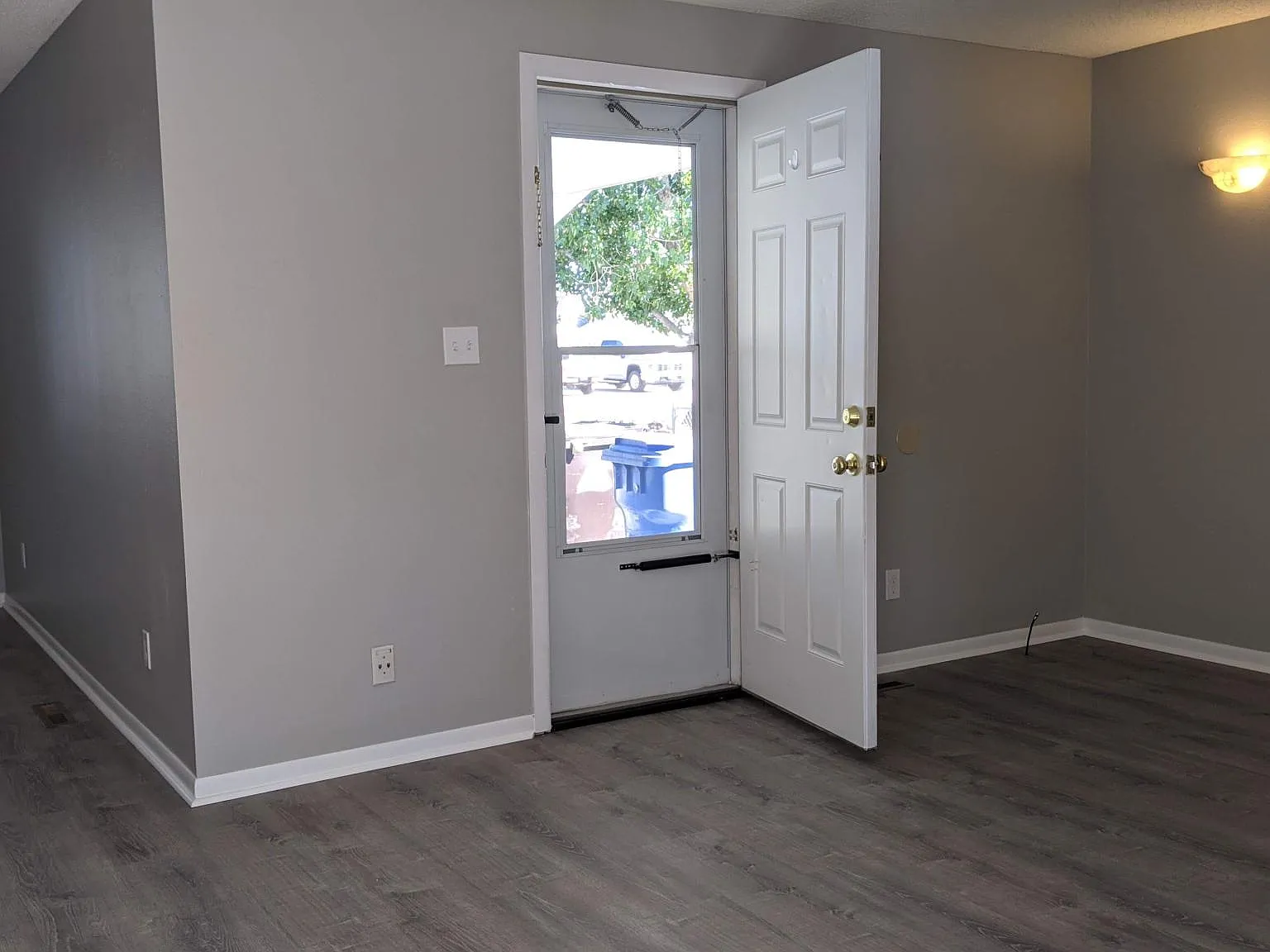 3 bed, 1.5 bath, 1104 sqft, $1,875 — Photo 4